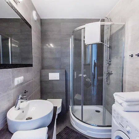 Grey 2 アパート *