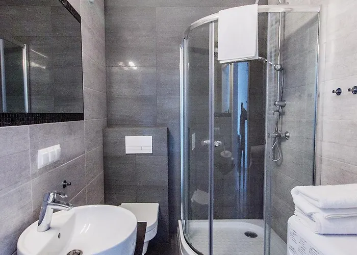 Grey 2 アパート *